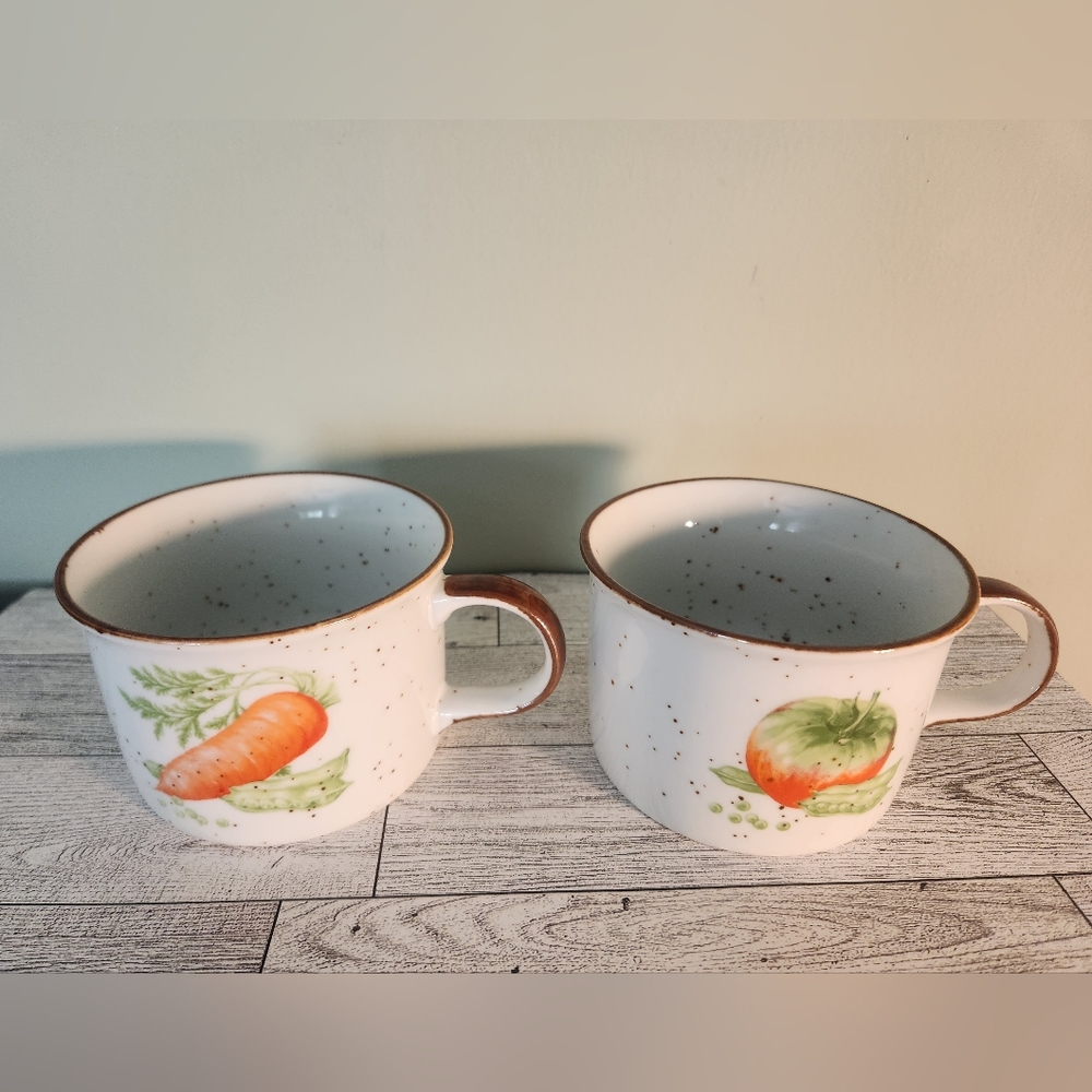 Vintage Speckled Stoneware Set of 2 Vegetable Garden Soup Mugs Farmhouse Country